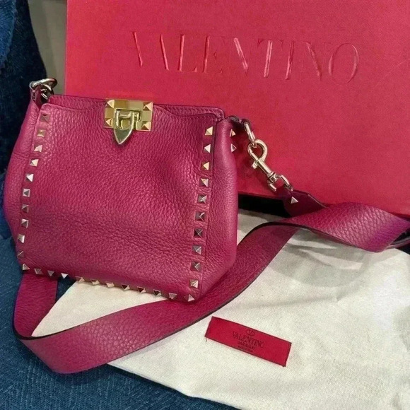 VALENTINO GARAVANI Calfskin Mini Rockstud Flip-Lock Messenger Bag Red with box - Picture 1 of 13
